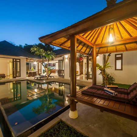 Turiya Villa Sanur Buitenkant foto